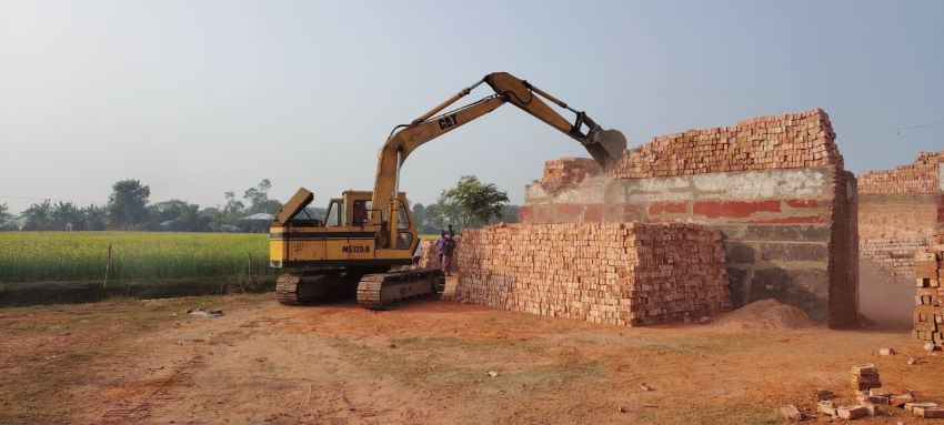 সাতক্ষীরায় ইটভাটাকে চার লাখ টাকা জরিমানা, ফেনীতে অবৈধ ইটভাটা উচ্ছেদ